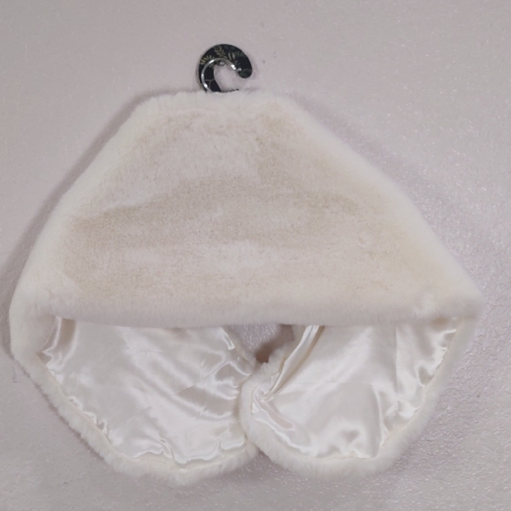 Christian Lacroix Cream Faux Fur Stole - Picture 9 of 17